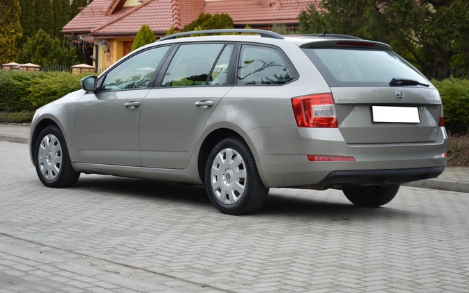 Skoda Octavia cena 31999 przebieg: 200000, rok produkcji 2013 z Legnica małe 154